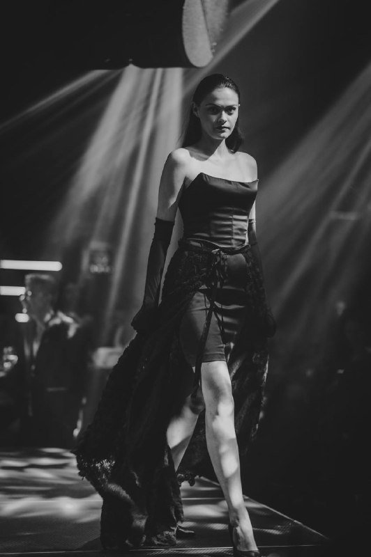 SILHOUETTE I — CUT