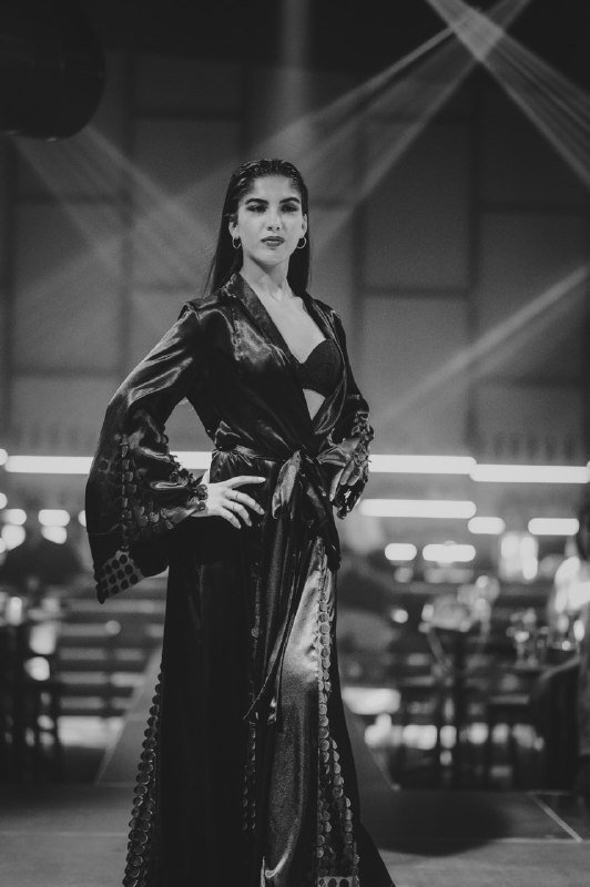 SILHOUETTE I — NOIR